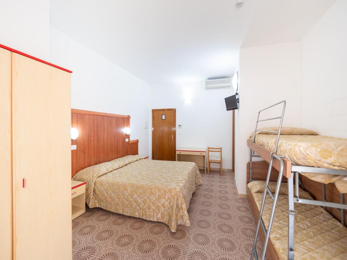 Hotel Blurelda Silvi Marina Exterior photo