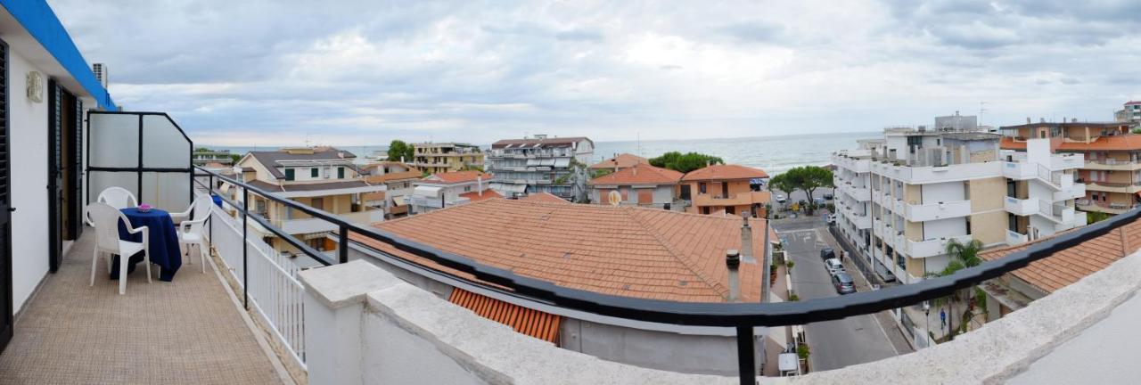 Hotel Blurelda Silvi Marina Exterior photo